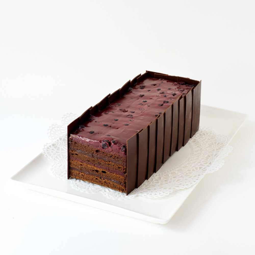 Fouet Black Currant Chocolate Cake